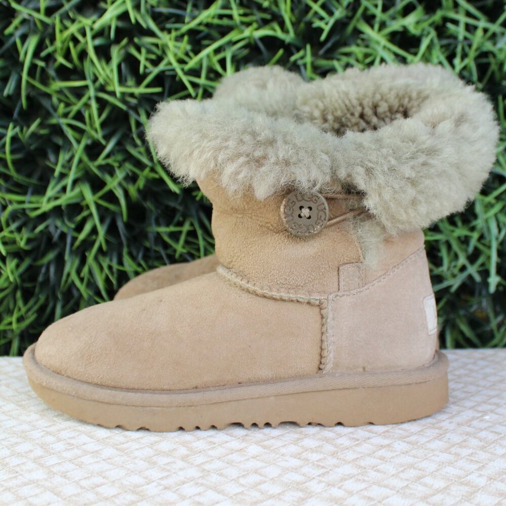 UGG Bailey Button Suede Boots Girls Size 13 Chestnut Brown 1017400K